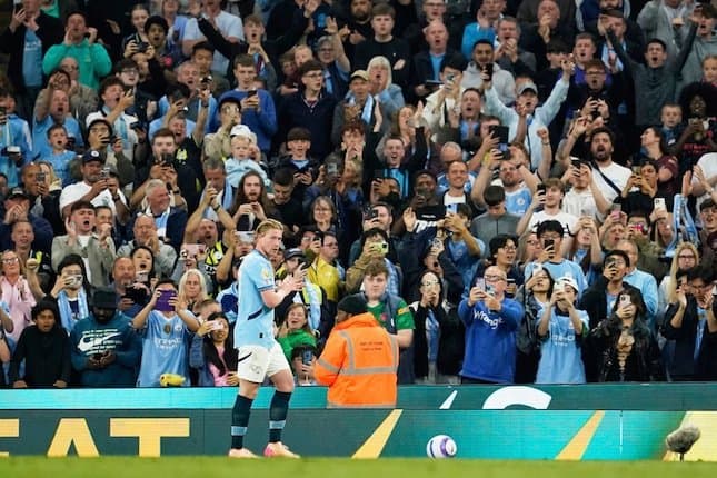 Manchester City sukses menutup laga kandang terakhir musim ini dengan kemenangan 3-1 atas Bournemouth sekaligus berpisah dengan De Bruyne.