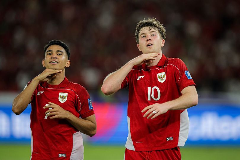 Marcelino dan Ole Romeny melakukan selebrasi