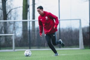 gaya bermain Miliano Jonathans