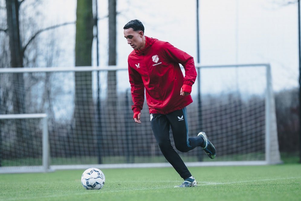 gaya bermain Miliano Jonathans